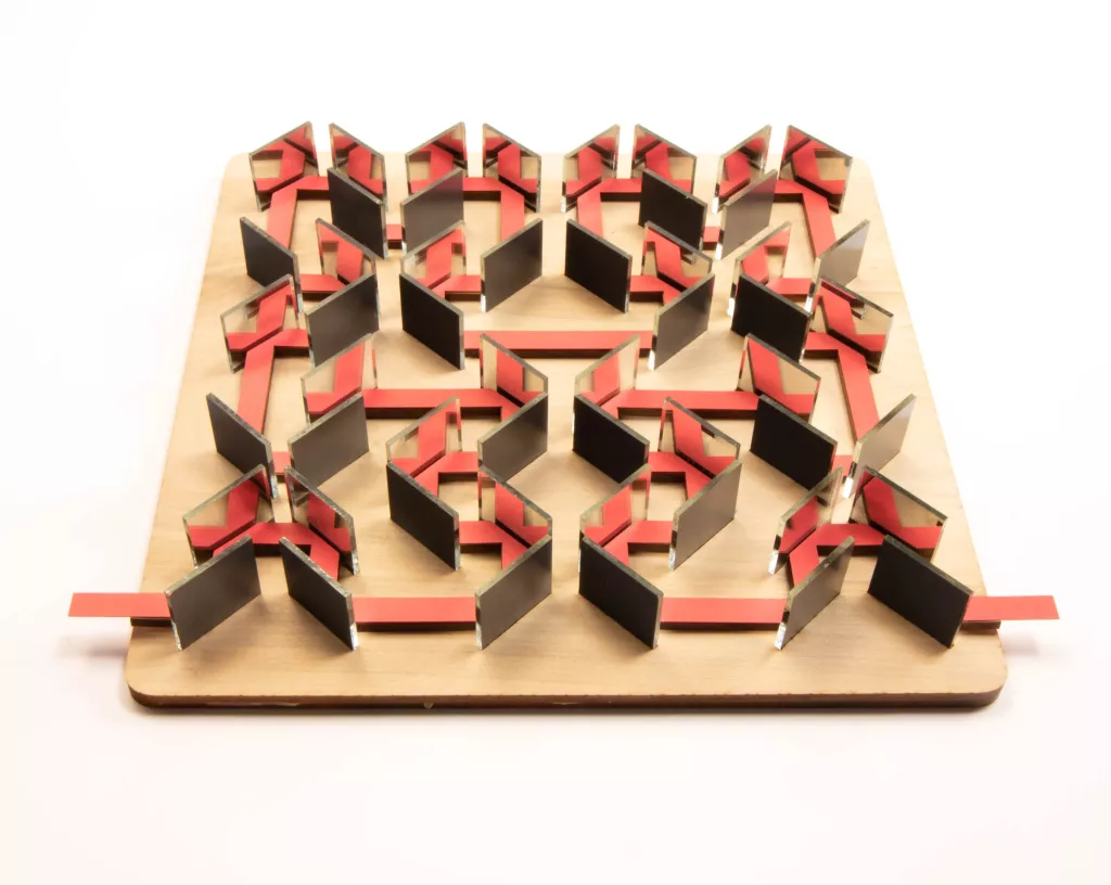 The 52 small mirrors and a symbolic “laser beam” that traces out the Hilbert curve. (Photo: Edmund Harriss)