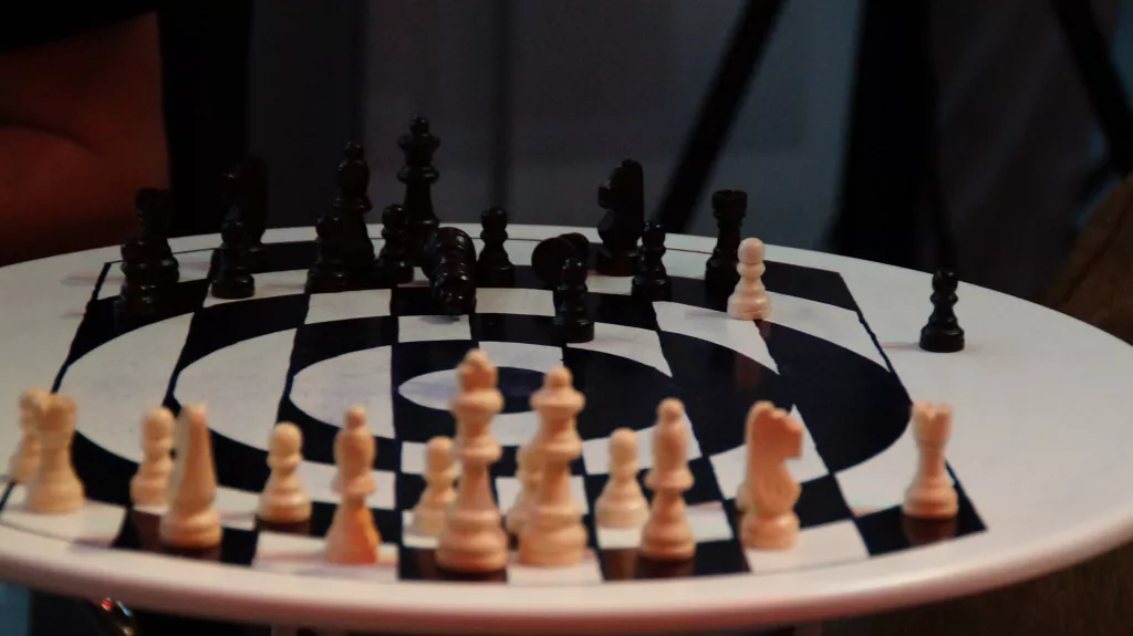 Temaet for årets TG var singularitet. Derfor hadde vi med oss singularitetssjakk.