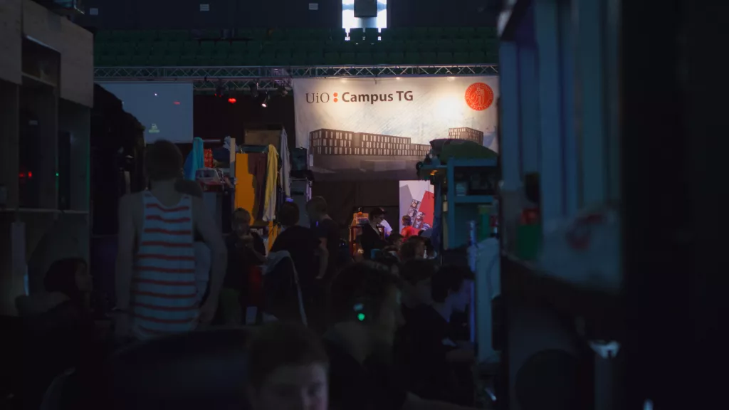 Standen til Universitetet i Oslo, godt synlig fra hele Vikingskipet.